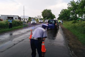 FOTO! Accident cu două victime pe drumul E 58, în zona Zăiceşti