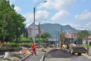 Etapa a doua de lărgire a străzii 13 Decembrie este în derulare (VIDEO)