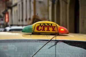 Taximetrist jefuit de un client în Vadu Crişului