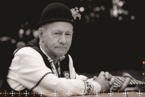 Expoziţie cu primele modele de ie la Muzeul Bibliotecii Astra