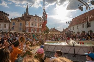 Este sâmbăta FITS-ului – Spectacole de neratat şi atmosferă unică de festival