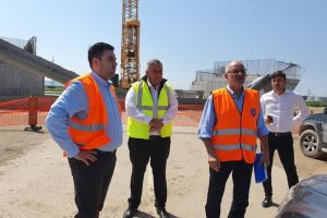 Ministrul transporturilor ameninţă, din NOU, cu rezilierea contractului pe autostrada A10 Sebeş-Turda, lotul 2: Nu am de gând ca reprezentat al guvernului să stau în genunchi în faţa constructorilor neserioşi