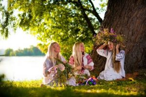 Sânziene 2019. Tradiţii şi superstiţii. In aceeasi zi este si Ziua Univerala a Iei