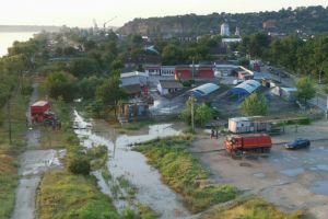 Porbleme din cauza inundatiilor in mai multe judete din tara. Pompierii au intervenit in ajutorul cetatenilor