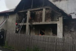 Clocitoarea din mansardă le-a DISTRUS casa!