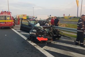 Accident mortal pe Autostrada Timişoara-Lugoj. Doi morţi şi doi copii răniţi, şoferul vinovat a fugit
