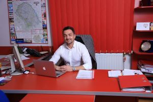 Răzvan Rotaru: „Inconştienţa şi nepăsarea primarului Flutur privind remedierea sau înlocuirea şinelor de tramvai poate conduce la accidentări grave ale pasagerilor”