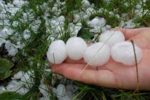 COD GALBEN şi PORTOCALIU în vestul ţării! Furtuni, ploi torenţiale şi GRINDINĂ