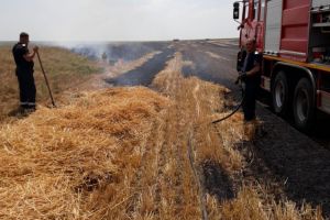 Incendiu de amploare la General Scarisoreanu, judetul Constanta. Pompierii ISU Dobrogea, chemati in ajutor (galerie foto) 