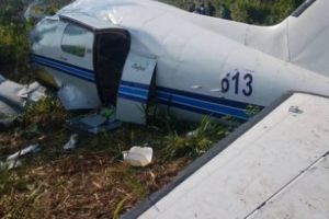 Tragedie aviatică. Un avion s-a prăbuşit chiar sub ochii familiilor celor din aeronavă 