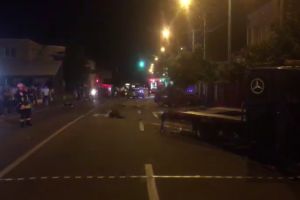 VIDEO. Sătmărean, implicat într-un accident în lanţ, în Cluj-Napoca. Trei persoane au ajuns la spital