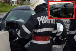 A intrat cu maşina în separatorul din beton