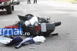 ULTIMĂ ORĂ: Bărbat preluat de ambulanţă după ce a căzut de pe moped