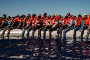 200 de migranţi care intenţionau să ajungă în Europa au fost opriţi în largul  Mării Mediterane