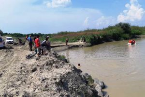 FOTO-ULTIMĂ ORĂ: Un tânăr de 17 ani s-a înecat în râul Trotuş