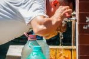 Modern?! Conductele de apă din Lugoj, spălate sub presiune pentru reducerea bacteriilor şi mirosurilor de baltă!