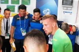 Imagini excepţionale din vestiarul României. „În acest meci noi vom muri pe teren. Mie nu mi-e frică, pentru că vă am pe voi ”. VIDEO