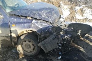 Accident la Boiţa între o maşină şi un TIR. O persoană încarcerată