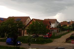 Cod portocaliu de averse şi grindină pentru destinaţiile de weekend ale Bihorului