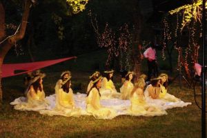 Noaptea de Sânziene: “Du-te soare, vino lună, Sânzienele îmbună” – puterea magică a Sânzienelor. În noaptea de 23 spre 24 iunie, zânele zboară prin aer sau umblă pe pământ