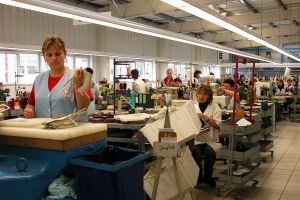 PNL vrea să înjumătăţească weekend-ul. Sâmbăta ar putea deveni zi lucrătoare, plătită mai bine