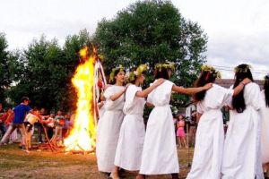 Sânziene. Tradiţii şi obiceiuri pentru această zi specială. Ce trebuie să faci ca să îţi meargă bine tot anul