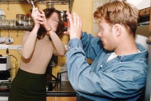 Ordin de restricţie pentru o botoşăneancă care şi-a bătut bărbatul. DGASPC va face un adăpost pentru victimele violenţei domesticei