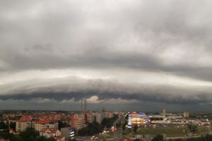 Alertă! Cod Roşu de vreme rea în judeţul Timiş. Sunt preconizate ploi torenţiale