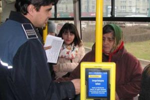 Ai fost prins în autobuz fără bilet? Ce NU au voie să-ţi facă controlorii şi ce drepturi ai. RECOMANDĂRI