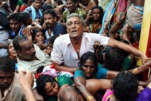 Tragedie în timpul unei procesiuni religioase. 14 morţi şi zeci de răniţi după ce vânturile puternice au dus la  prăbuşirea unei cort pentru evenimente