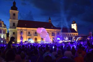 VIDEO FOTO – Peste 120.000 de spectatori au fost la teatru în ultima zi de FITS. Este record absolut!