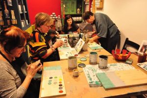 Ateliere gratuite de pictat pe lemn, la Cluj