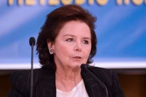 A renunţat la candidatură după ce a încasat ilegal pensia tatălui, decedat în urmă cu şapte ani 