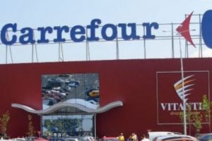 Carrefour vrea să iasă de pe o piaţă foarte importantă. Breaking news economic