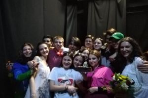 Trupa de teatru a elevilor de la Colegiul „Grigore Antipa“ Braşov, la Festivalul Internaţional de la Sibiu