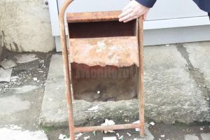 Oamenii din Burdujeni cer Primăriei Suceava să amplaseze coşuri de gunoi pentru a putea ...