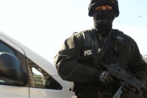 Poliţiştii au anihilat o reţea de traficanţi de ţigări şi alcool