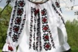 Ia românească, simbol al simplităţii şi frumosului, va fi sărbătorită la Caransebeş