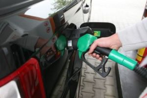 Veşti extraordinare pentru români! Supraacciza la carburanţi ar putea fi eliminată