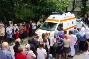 Cinci persoane care au participat la procesiunea cu racla Sfântului Ioan cel Nou au avut ...