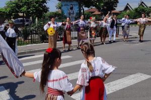 Păzitorii tradiţiilor populare din Gura Ocniţei şi Vulcana Pandele, în vizită la bulgarii târgovişteni