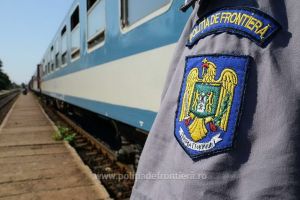 Impostori în tren: Un român şi un vietnamez au încercat să iasă din ţară, prin Episcopia Bihor, cu documente măsluite