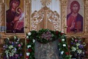 Pelerinaj la Poiana Mărului. Mii de turişti, într-una dintre cele mai apreciate staţiuni cărăşene