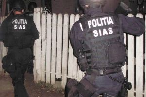 Percheziţii la locuinţele a trei botoşăneni. Ce au căutat oamenii legii!