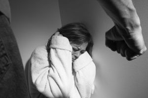 Primăria Sibiu deschide o linie telefonică gratuită pentru victimele violenţei domestice