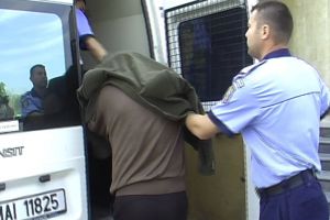 Tânăr băgat după gratii după ce a încălcat măsura arestului la domiciliu