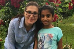 Procurorul General a cerut oficial ca fetiţa de la Baia de Aramă să nu fie lăsată să plece din România