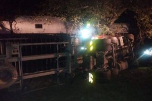 Autotren răsturnat pe DN13