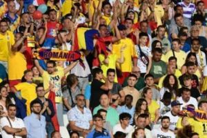 Incident şocant după calificarea României în semifinalele Europeanului de Tineret. Soţia unui fotbalist a fost umplută de sânge şi a ajuns la spital. Gică Hagi a intervenit