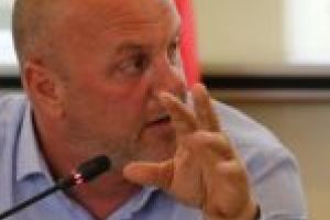 Luminiţa Jivan să rezolve cu Vicorica Dăncilă problema Arsenal! Rheinmetall vrea să producă transportoare blindate la Reşiţa!